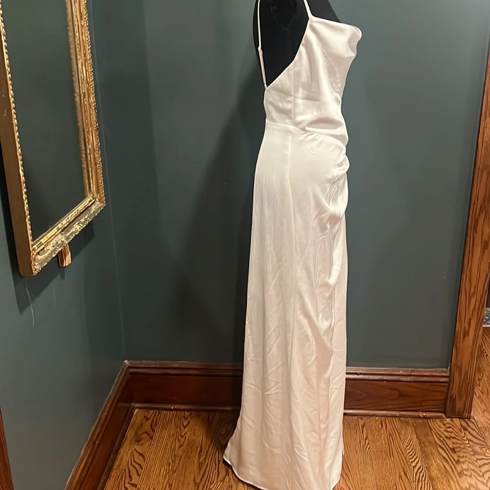Stunning Lulu’s satin white dress size medium - Picture 6 of 11